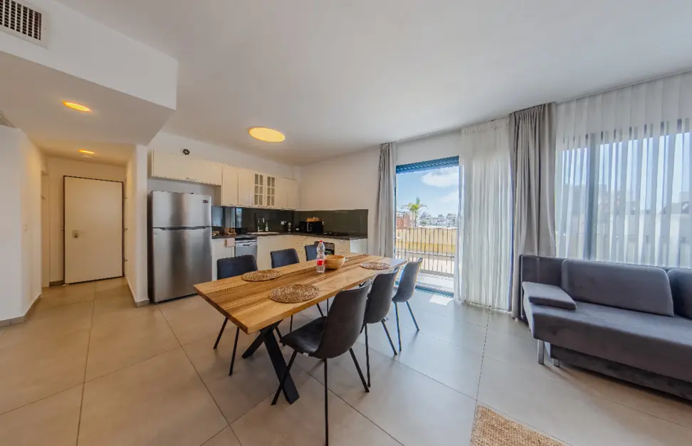 דירה עם מרפסת מהסלון